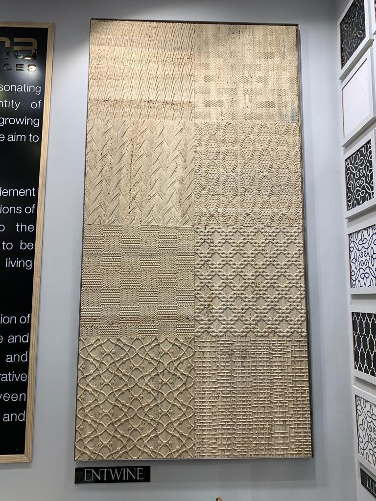 Vertical 3D wall texture for interiors